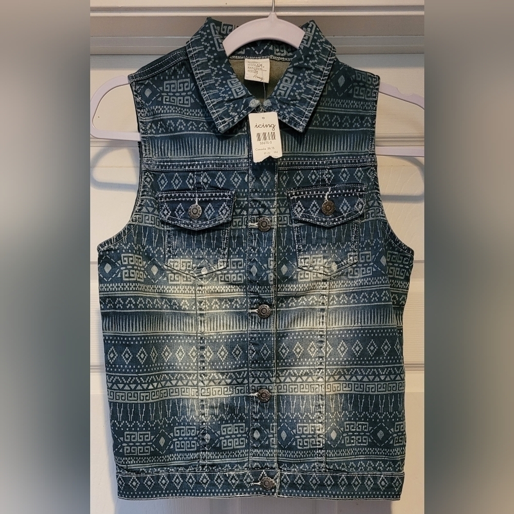 NWT $29 Women's Icing Blue Denim Vest Size S/M 90% Cotton Aztec Tribal Print NEW